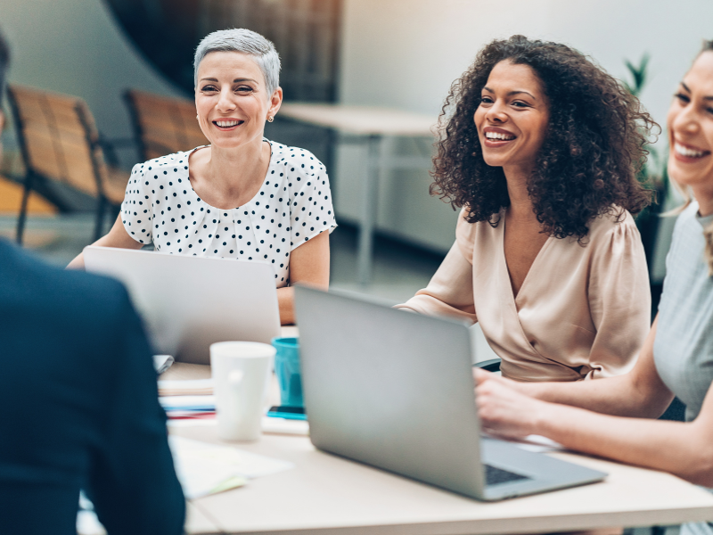 Johtajuutta kiireen keskellä – mitä tekevät ne johtajat, jotka ovat aidosti läsnä?