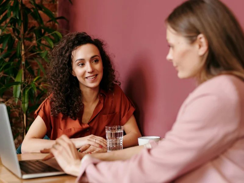 Hyvä johtaja rakentaa luottamusta – konkreettiset teot ratkaisevat